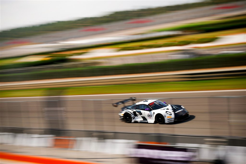Bastian Buus på dobbeltpodie i Valencia.
(Foto: SRO Motorsports Group)